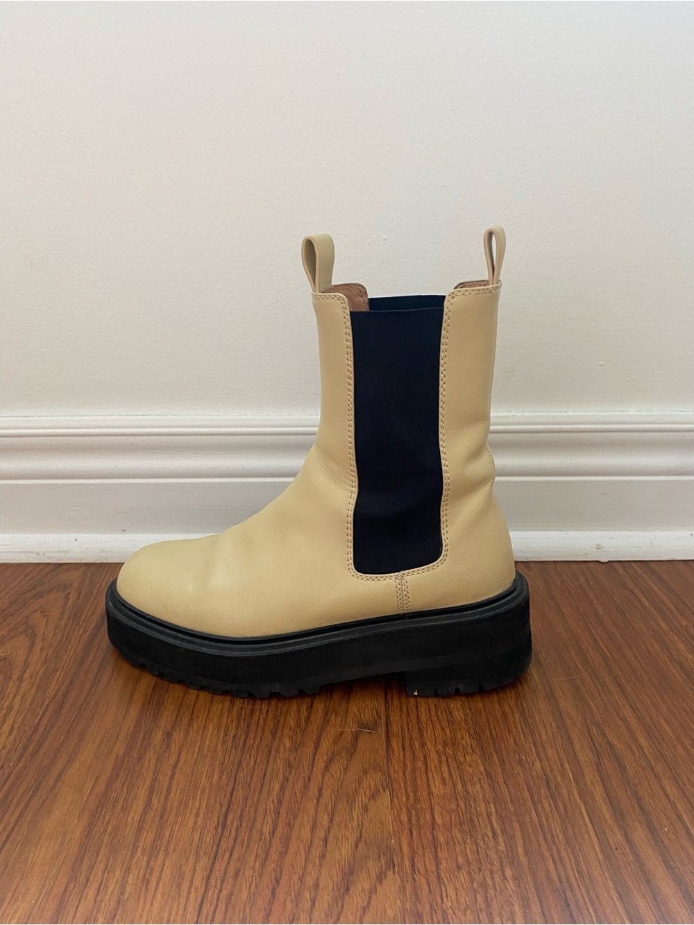 Alias Mae Cream Leather Chelsea Boot with Black Elastic Panel - size 38 - Picture 3 of 3